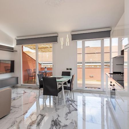 Casa Vacanza " La Rosa " Imperia Liguria מראה חיצוני תמונה