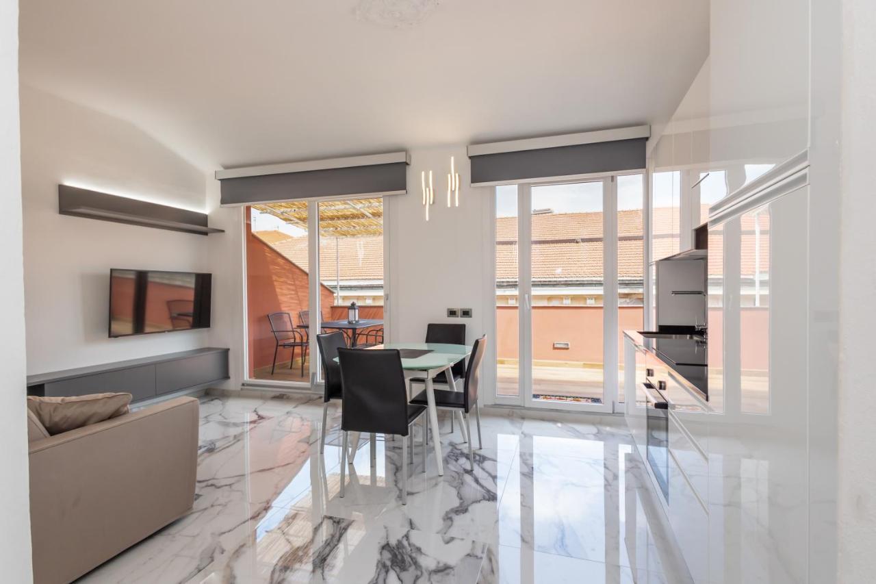 Casa Vacanza " La Rosa " Imperia Liguria מראה חיצוני תמונה