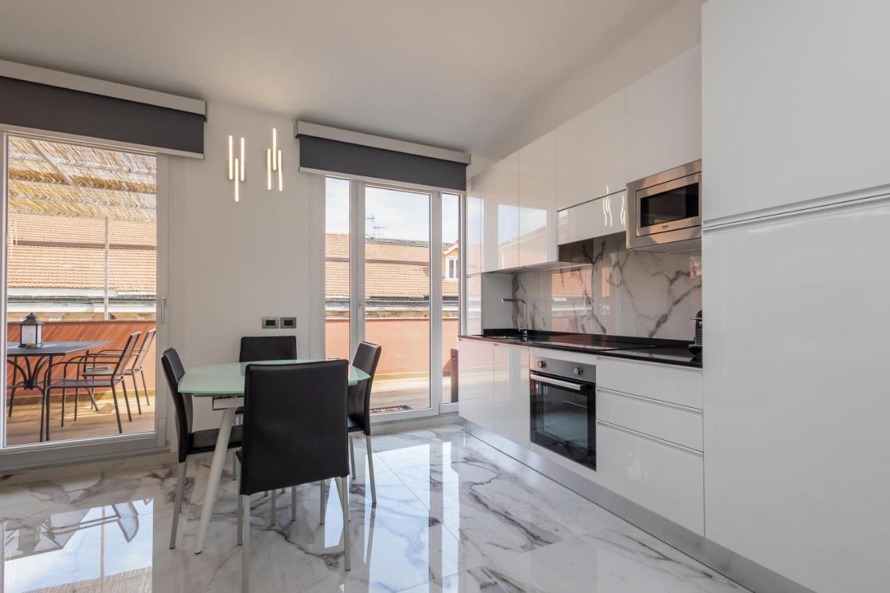 Casa Vacanza " La Rosa " Imperia Liguria מראה חיצוני תמונה