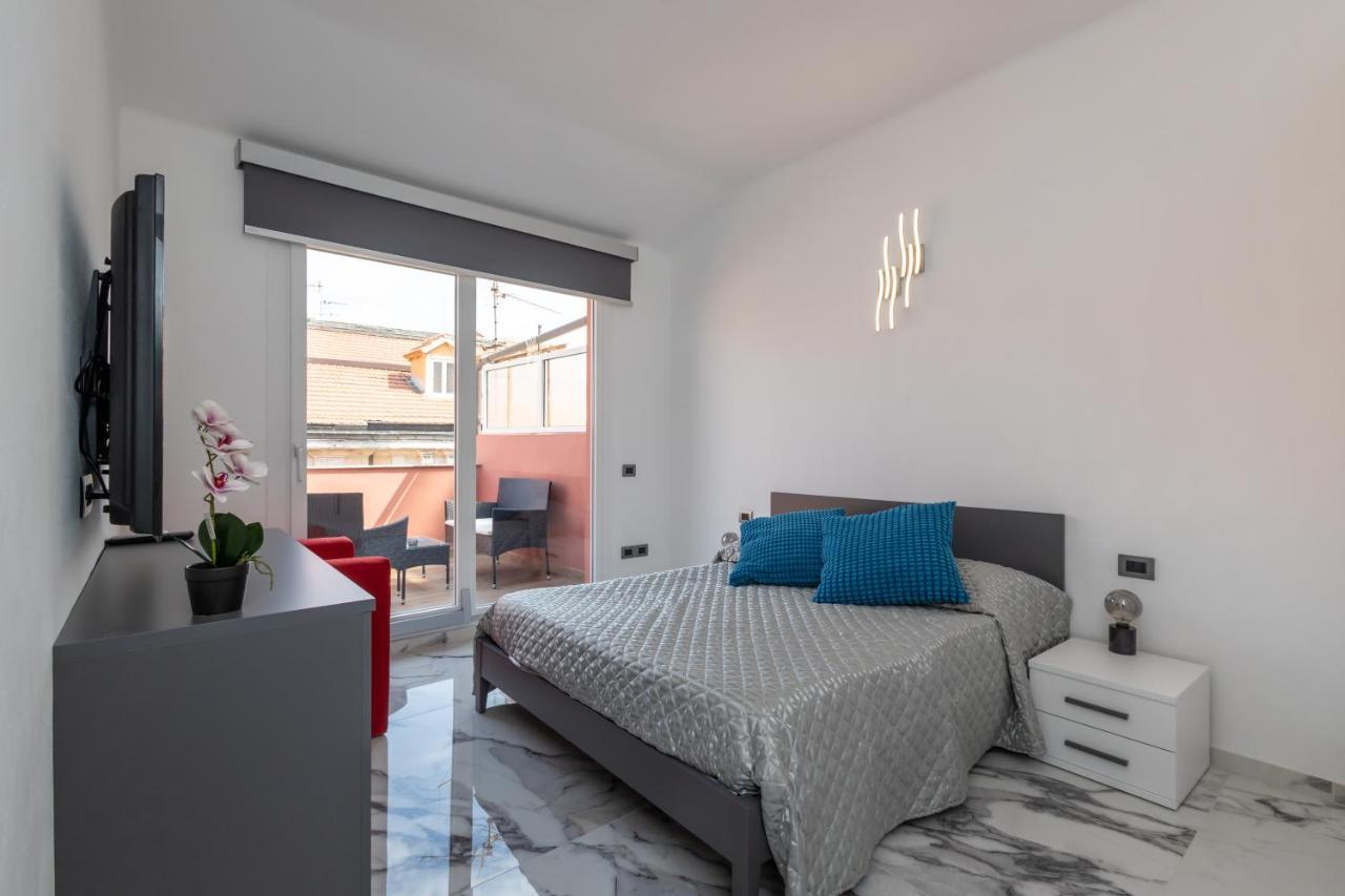 Casa Vacanza " La Rosa " Imperia Liguria מראה חיצוני תמונה