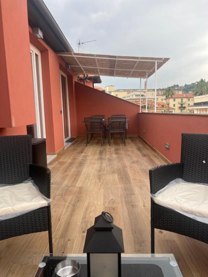 Casa Vacanza " La Rosa " Imperia Liguria מראה חיצוני תמונה